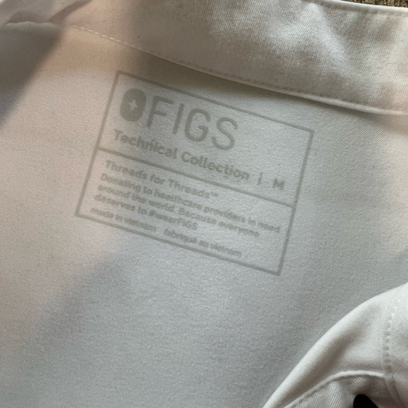 ✨ SOLD ✨Figs Rafaela Scrub Top - Picture 2 of 2